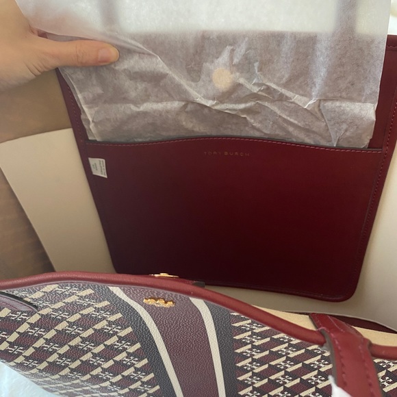Tory Burch Red Geo Logo Tote Bag – Burgundy – New with Tags - Picture 8 of 10